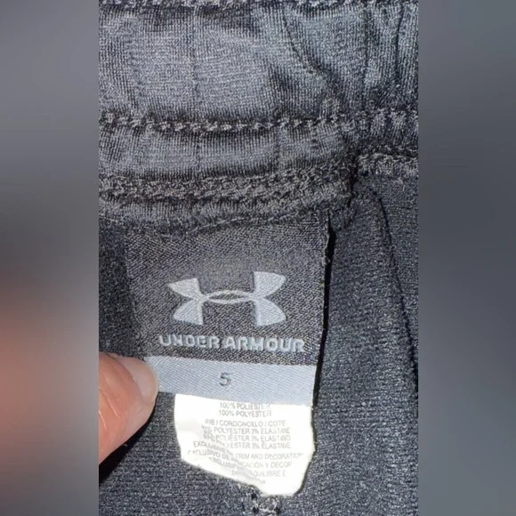 Boys Under Armour Track Pants Size 5 Black EUC - Picture 2 of 4